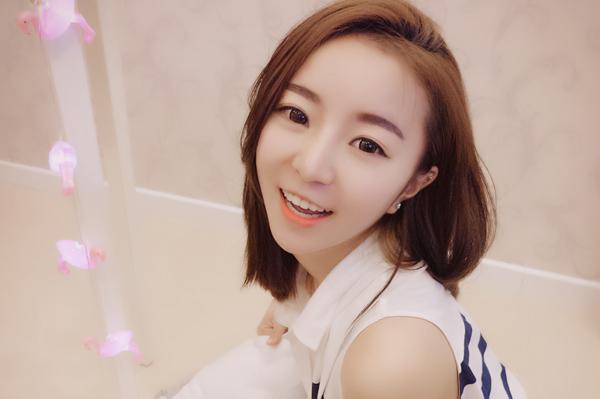 小潘潘和小峰峰是什么关系？小潘潘是主播吗