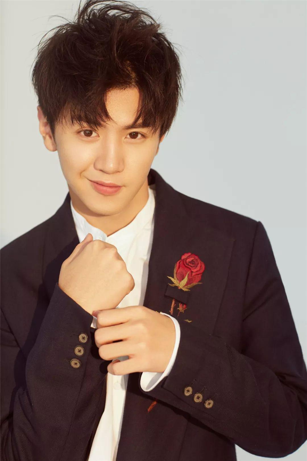 陈哲远双眼皮是真的还是割的?陈哲远上快乐 陈哲远双眼皮是真的还是割的?陈哲远上快乐