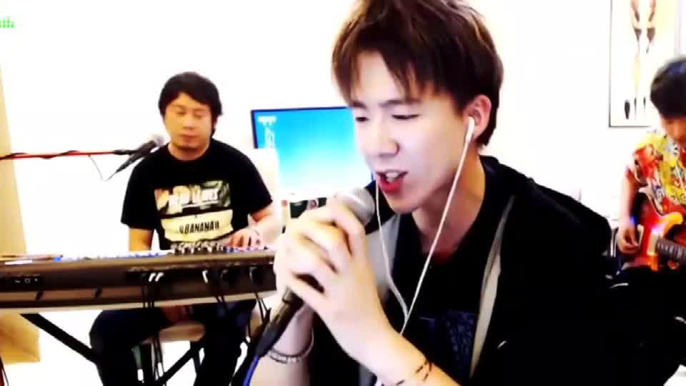 小潘潘和小峰峰是什么关系？小潘潘是主播吗