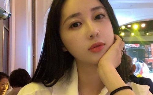 王思聪朋友圈吃瓜说Amy姐厉害(王思聪说的amy姐是谁)