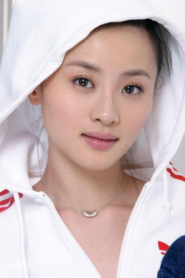 吴晓敏整容太夸张了前后对比图(张敏是不是整容了)