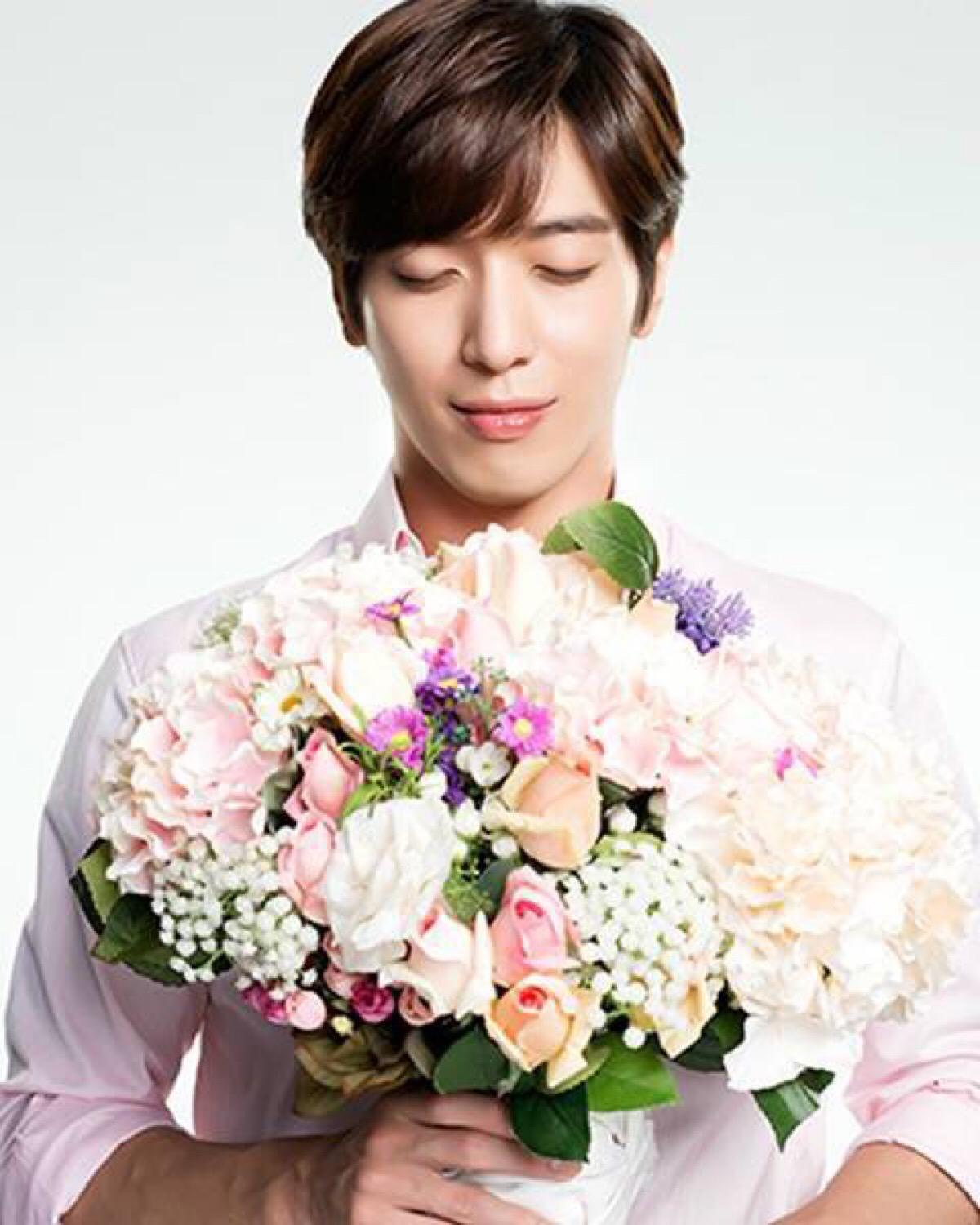 郑容和为什么叫郑网红？郑容和在中国发言失(郑容和最近怎么样了)