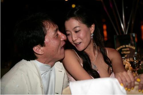 成龙和吴绮莉最后合影照片(成龙前妻吴绮莉后来照片) 成龙和吴绮莉最后合影照片(成龙前妻吴绮莉后来照片)