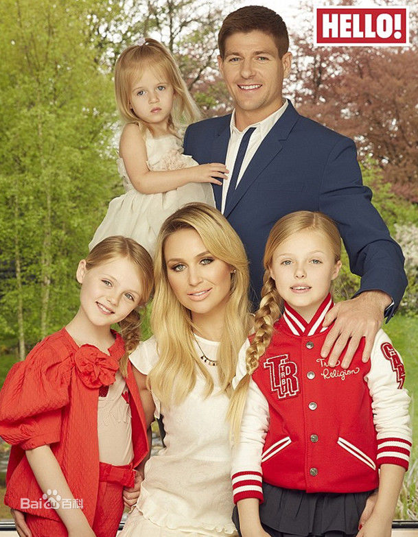 杰拉德跟他女儿嘴对嘴图片(杰拉德的三个女儿) 杰拉德跟他女儿嘴对嘴图片(杰拉德的三个女儿)