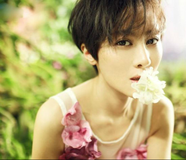 吴晓敏整容太夸张了前后对比图(张敏是不是整容了)