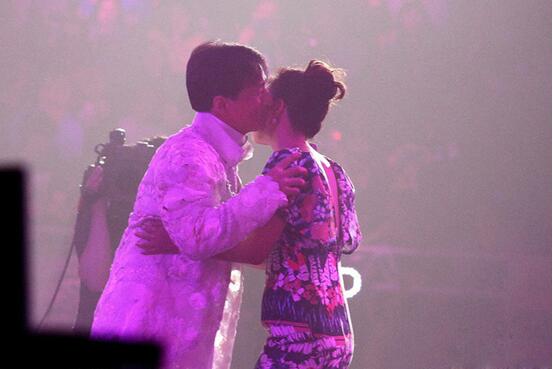 成龙和吴绮莉最后合影照片(成龙前妻吴绮莉后来照片) 成龙和吴绮莉最后合影照片(成龙前妻吴绮莉后来照片)