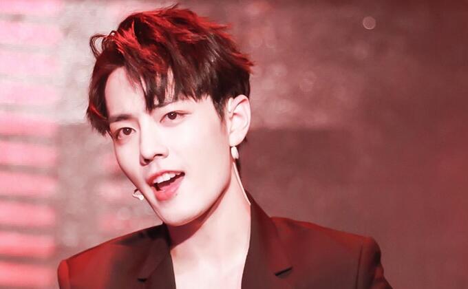 肖战搂李沁脖子CP感爆棚(肖战李沁同框图片)