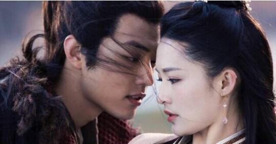 肖战搂李沁脖子CP感爆棚(肖战李沁同框图片) 肖战搂李沁脖子CP感爆棚(肖战李沁同框图片)