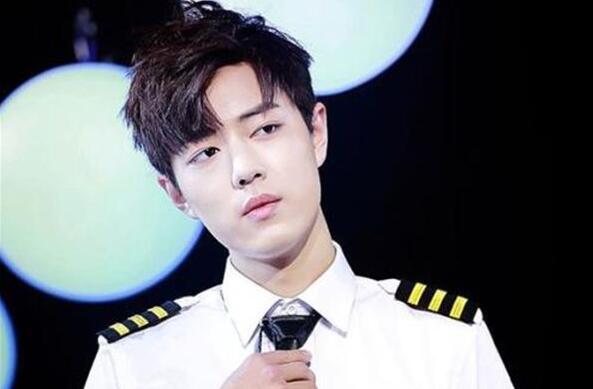 肖战搂李沁脖子CP感爆棚(肖战李沁同框图片) 肖战搂李沁脖子CP感爆棚(肖战李沁同框图片)