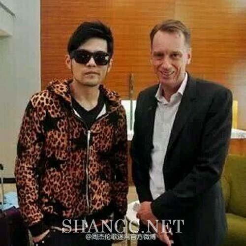 周杰伦妻子昆凌父亲照片(周杰伦老婆照片昆凌:周杰伦妻子昆凌照片及资料)