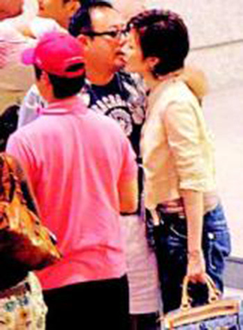 刘德华和关之琳的儿子(关之琳是刘德华女朋友吗)