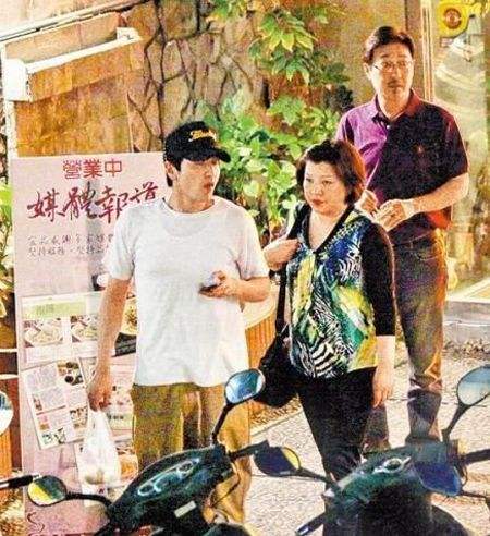 戴一瑜年轻时候的照片