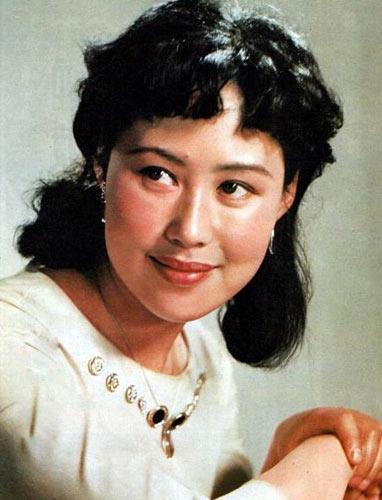 斯琴高娃为什么坐轮椅?斯琴高娃年轻时候的 斯琴高娃为什么坐轮椅?斯琴高娃年轻时候的