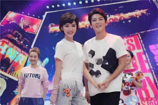 陈翔和毛晓彤什么关系？陈翔是哪一届的快男(毛晓彤什么时候和陈翔在一起的)