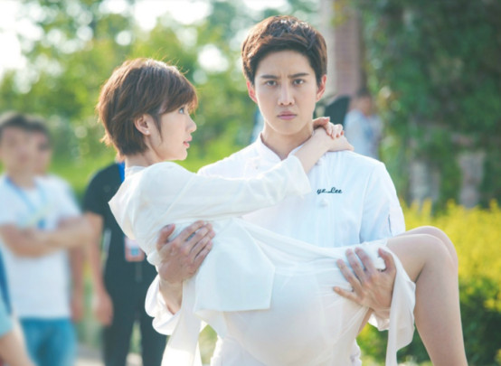 毛晓彤整容了没？陈翔粉丝为什么黑毛晓彤站(你百度搜索毛晓彤陈翔就知道为什么现在他不火了)