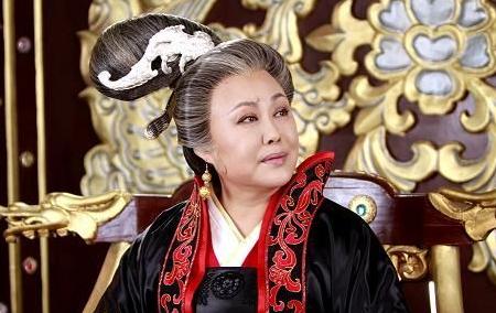 斯琴高娃为什么坐轮椅?斯琴高娃年轻时候的