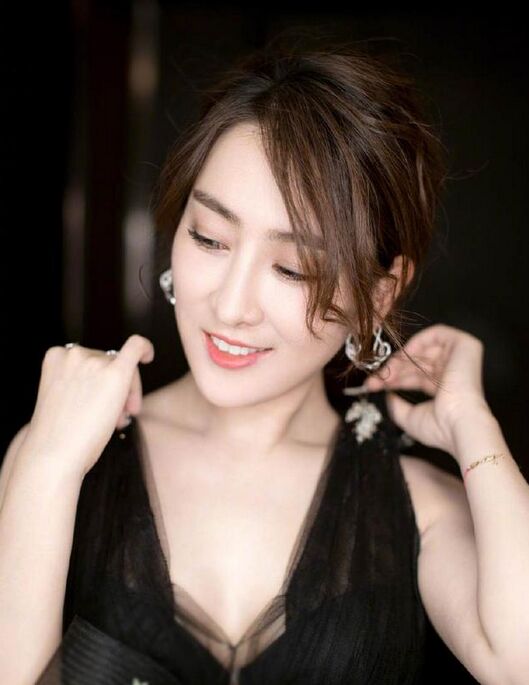 李小璐近况揭秘(李小璐的近照发过来)