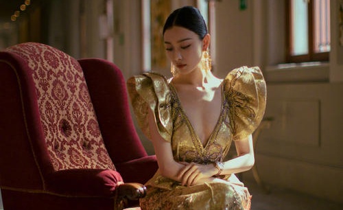 倪妮感谢张艺谋晒图片引网友热议(倪妮的照片)