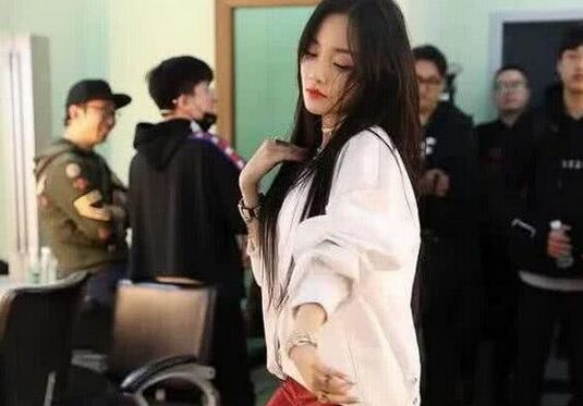 李小璐近况揭秘(李小璐的近照发过来)