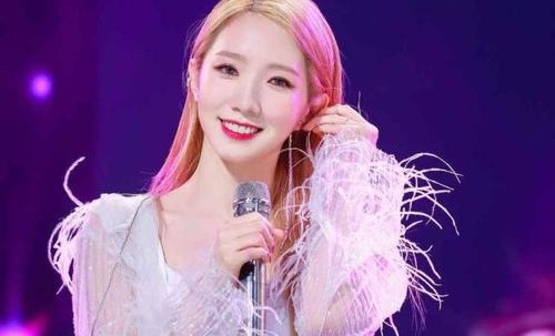 孟美岐微博时装周状态获赞(孟美岐应援会微博)