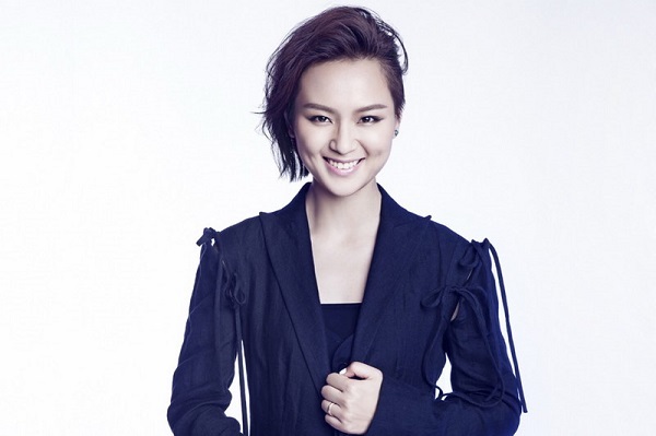 周笔畅是张国立女儿吗?周笔畅是拉拉同性恋