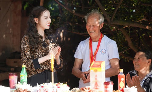 热巴表妹参加校花比赛引热议(迪丽热巴上戏同学)