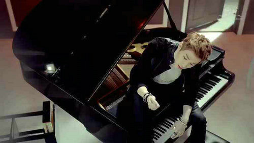 刘宪华小提琴水平是几级？刘宪华roomm(如何评价刘宪华的小提琴演奏水平)