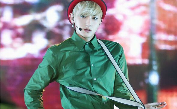 黄子韬为吴孟达祈祷(黄子韬祈祷照片)