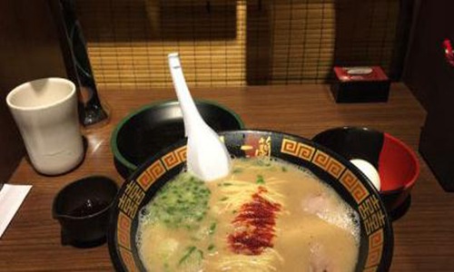 “大仙”张智霖下馆子吃面(张智霖为什么是大仙)