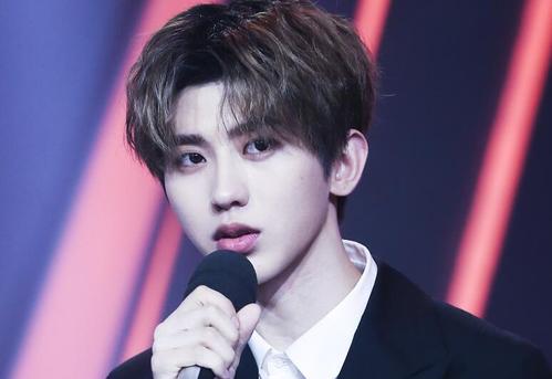 刘雨昕被激光笔照射(刘雨昕被激光笔照射微博)