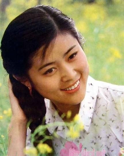 倪萍现任丈夫杨亚洲照片图(倪萍的丈夫杨亚洲的照片)