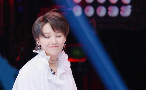 刘雨昕被激光笔照射(刘雨昕被激光笔照射微博)