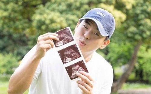 柯有伦当爸与妻子合照曝光(柯有伦官宣老婆怀孕)