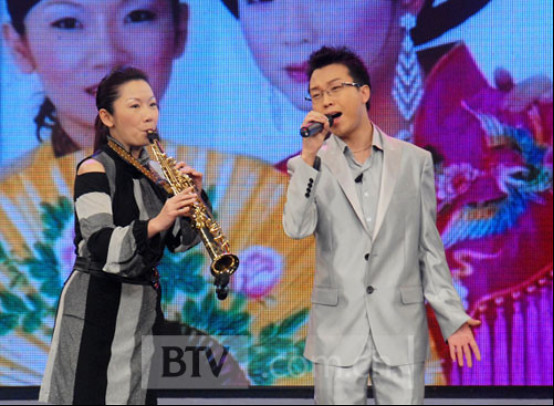 李玉刚为什么追范小宁？李玉刚出家是真的吗(李玉刚女友范小宁现状)