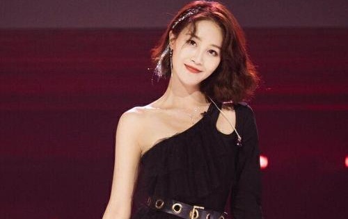 蓝盈莹好胜心逼哭吴昕引争议(吴佳怡和蓝盈莹对比照)