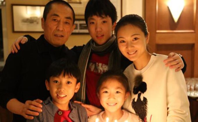 张艺谋为何不要8年女友巩俐(张艺谋爱过巩俐吗) 张艺谋为何不要8年女友巩俐(张艺谋爱过巩俐吗)