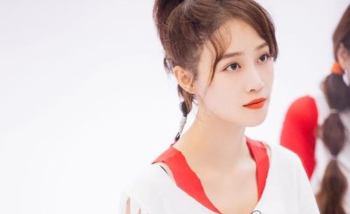 蓝盈莹好胜心逼哭吴昕引争议(吴佳怡和蓝盈莹对比照)