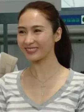 hebe化妆前后判若两人对比图(hebe近照)