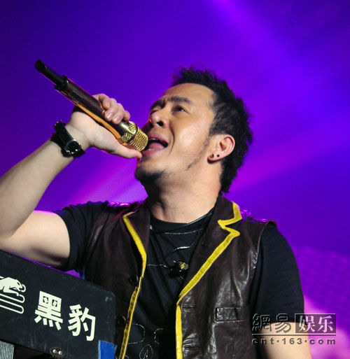 杨坤是同性恋吗(杨坤的对象)