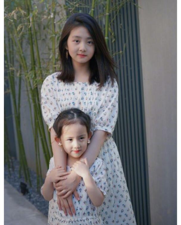 黄多多有多少个耳洞(黄多多同款耳钉)