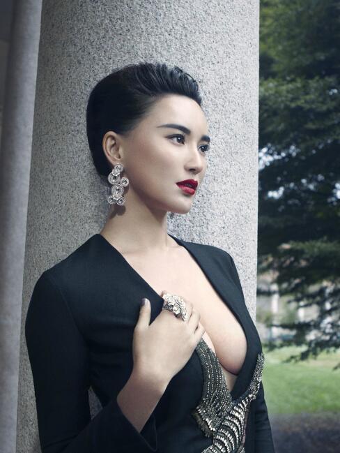 莫小棋真空露八字奶照片