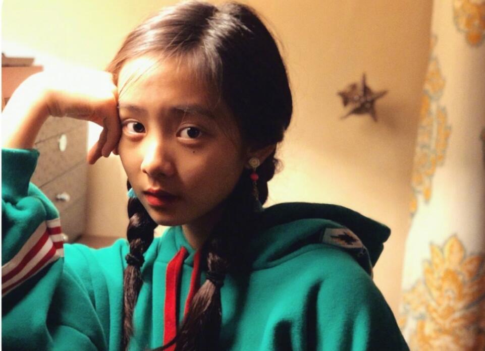 黄多多有多少个耳洞(黄多多同款耳钉) 黄多多有多少个耳洞(黄多多同款耳钉)