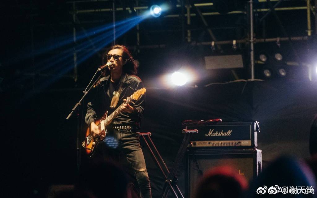 谢天笑剔剔牙事件回顾 谢天笑为什么不红