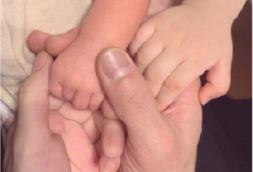 郭富城方媛情侣装出行亲密无间(郭富城送方媛)