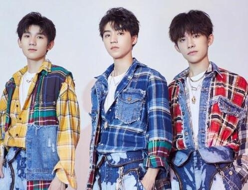 王俊凯王源微博为易烊千玺庆生晒照(王源易烊千玺王俊凯合照)