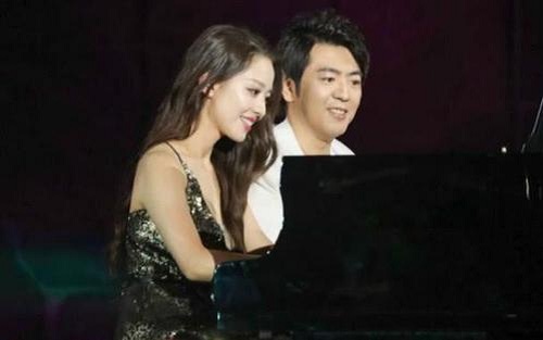 郎朗吉娜四手联弹惊艳全场(郎朗弹过的四手联弹)