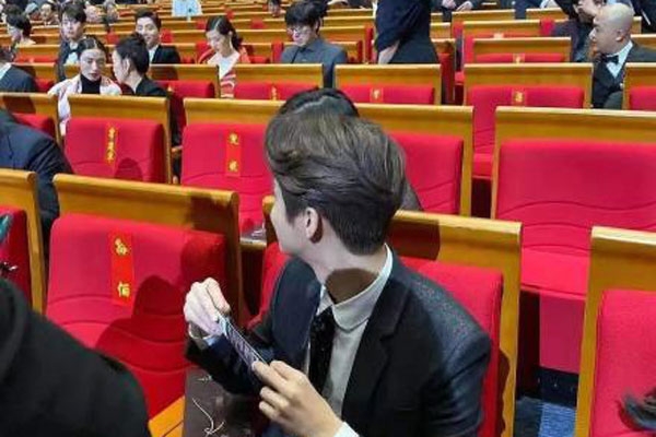 杨幂被嘲出道多年未入围白玉兰(杨幂提名过白玉兰最佳女主角么)