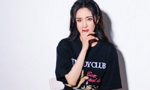 杨幂被嘲出道多年未入围白玉兰(杨幂提名过白玉兰最佳女主角么)