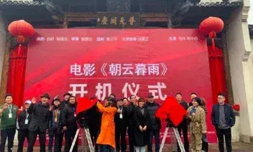 张国立剧组拍戏“封路”(张国立拍戏封路引不满)