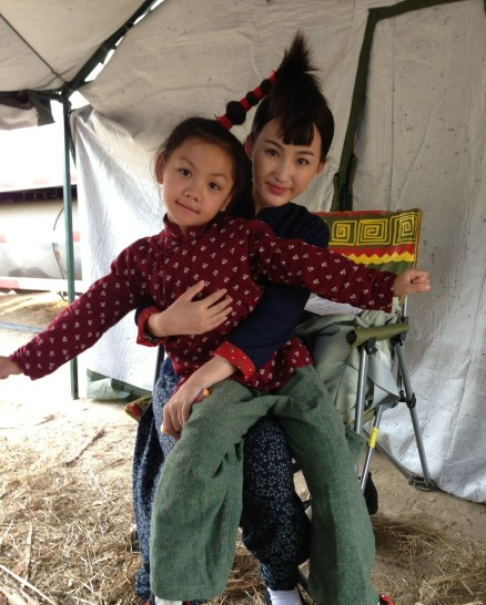 朱亚文生日会上环抱00后刘浩存(朱亚文和刘浩存)